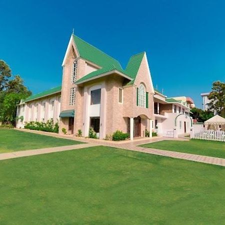 Hotel Executive Club Bareilly Exterior foto