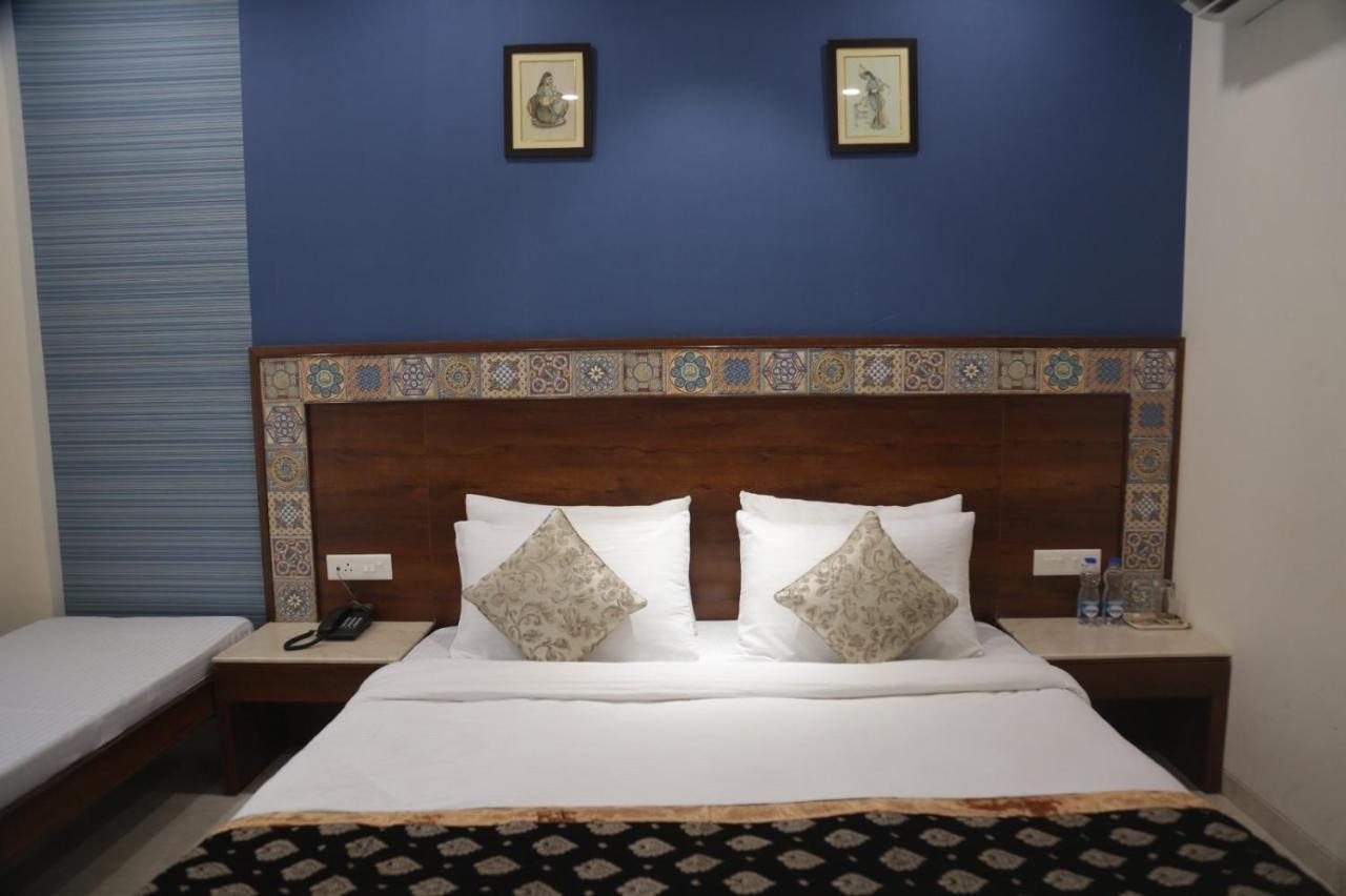 Hotel Executive Club Bareilly Exterior foto